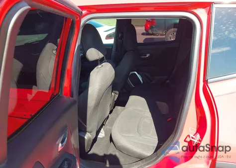 2018 Jeep Renegade Latitude 4X4 из США, поврежденный, VIN ZACCJBBB8JPH95654